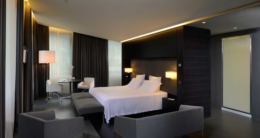 Klare Linien und schlichte Eleganz bestimmen den Einrichtungsstil der Suiten und Zimmer.