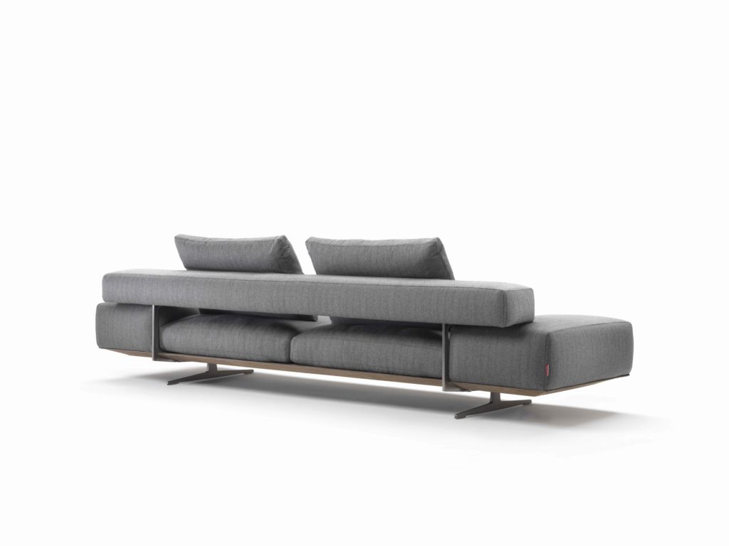 Das Flexform-Sofa „Wing“ mit einem Bezug aus Cashmere